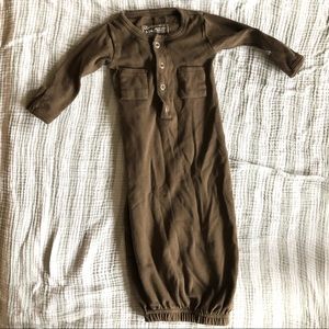 l’ovedbaby sleeper gown in bark